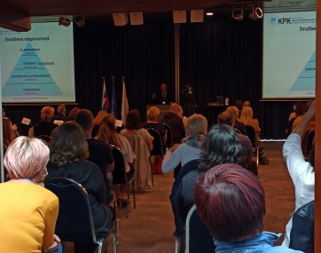 dr. Robert Šumi o integriteti, korupciji in profesionalizmu