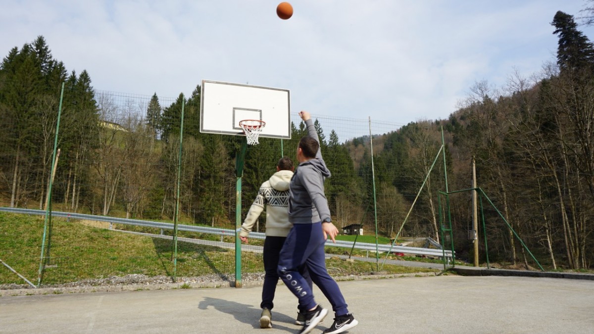 Nova mrežica, novi meti na koš v Terapevtski skupnosti v Sopotnici