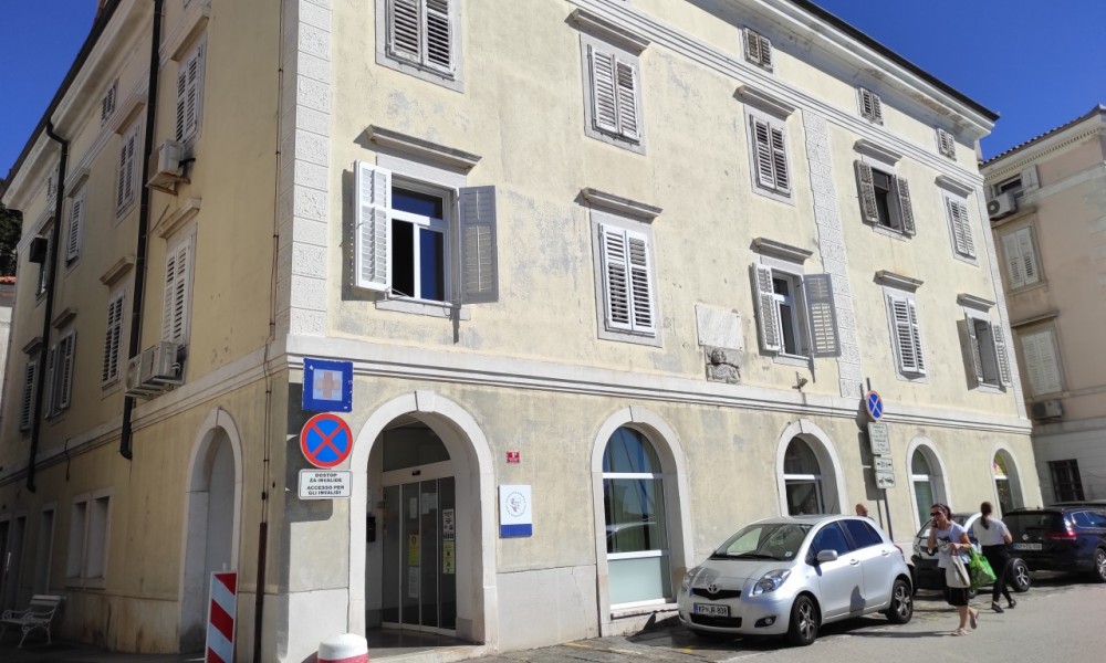 Strokovni posvet ob 20-letnici Sprejemnega centra Piran izpostavil pomen podpore družinam ob zasvojenosti